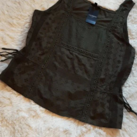 Lucky Brand Olive Green embroidered top, size large, NWT - Picture 3 of 10
